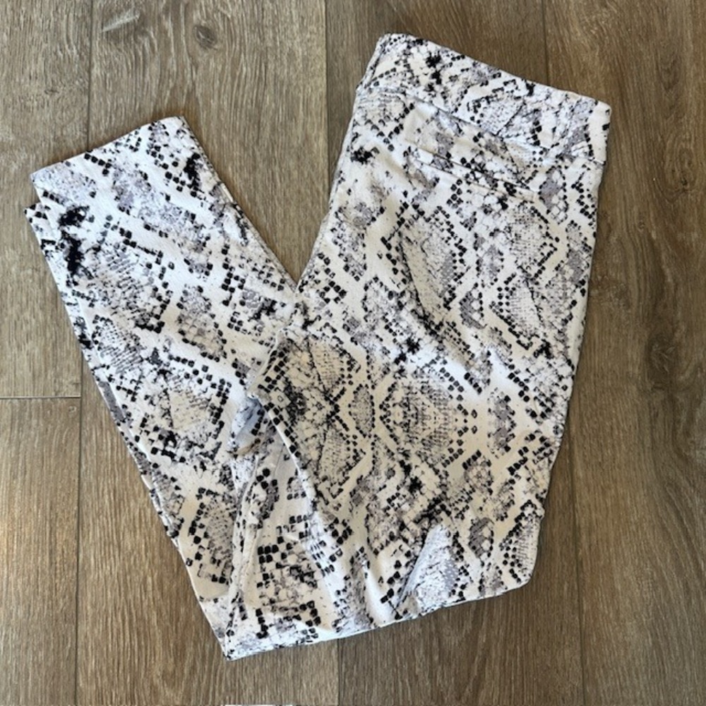 Prosecco Black Gray White Snakeskin Animal Print Ankle Pant 12P Petite Stretch